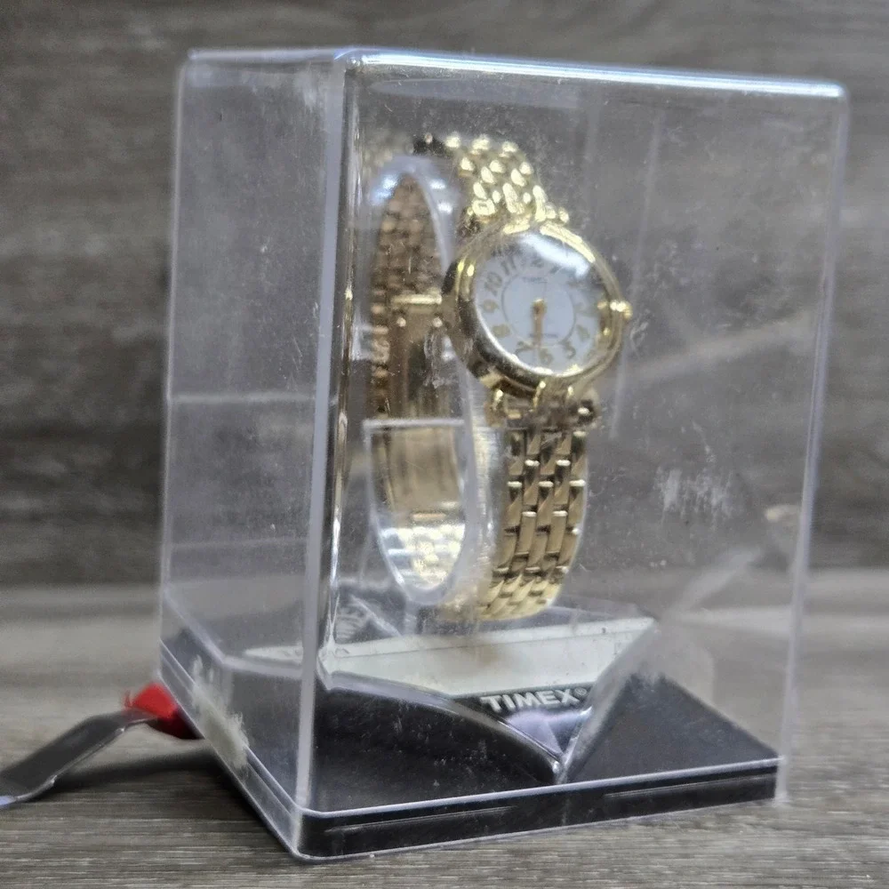 Vintage Timex Women's Gold tone Round Swirl Watch T119 White Dial 30M Old Stock